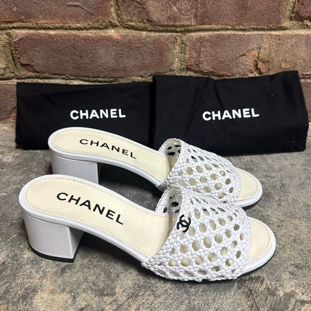 Authentic CHANEL 2021 White Woven Leather Interlocking CC Logo Slide Mules Size